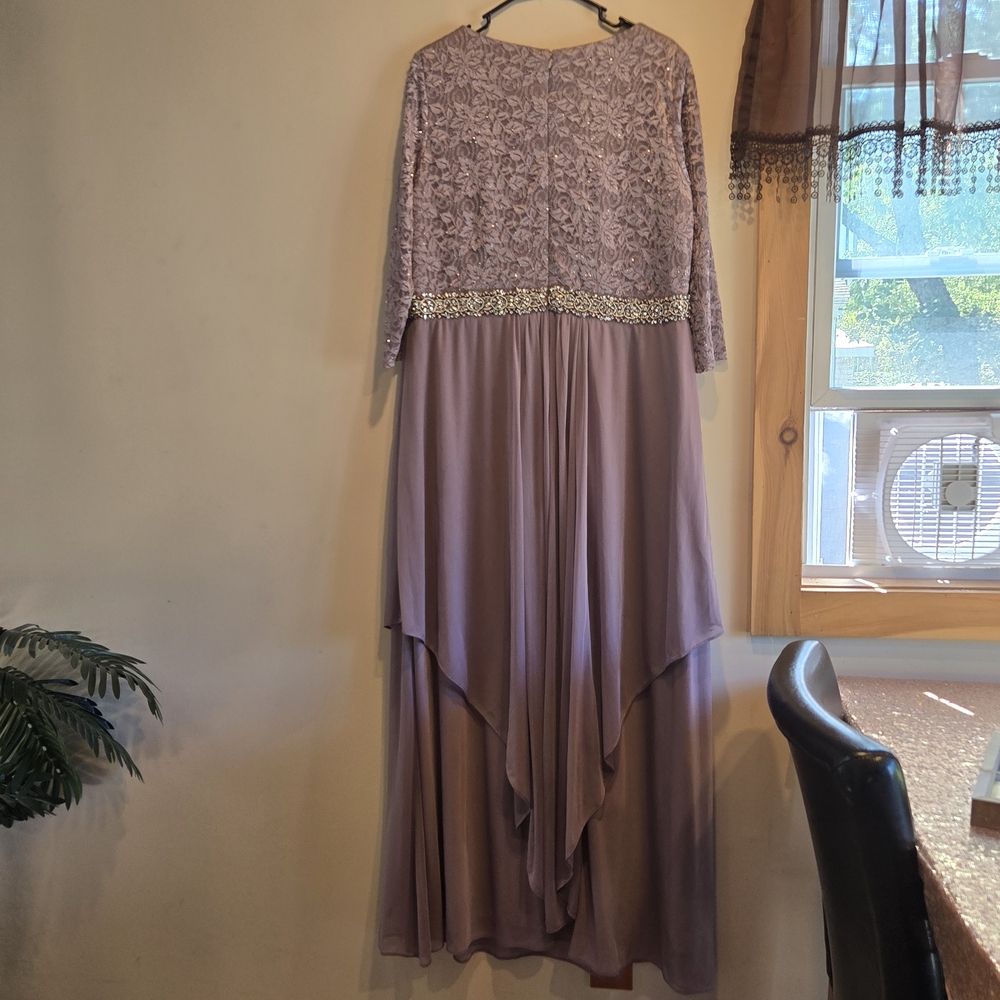 Elegant Mauve Evening Gown - Picture 5 of 5